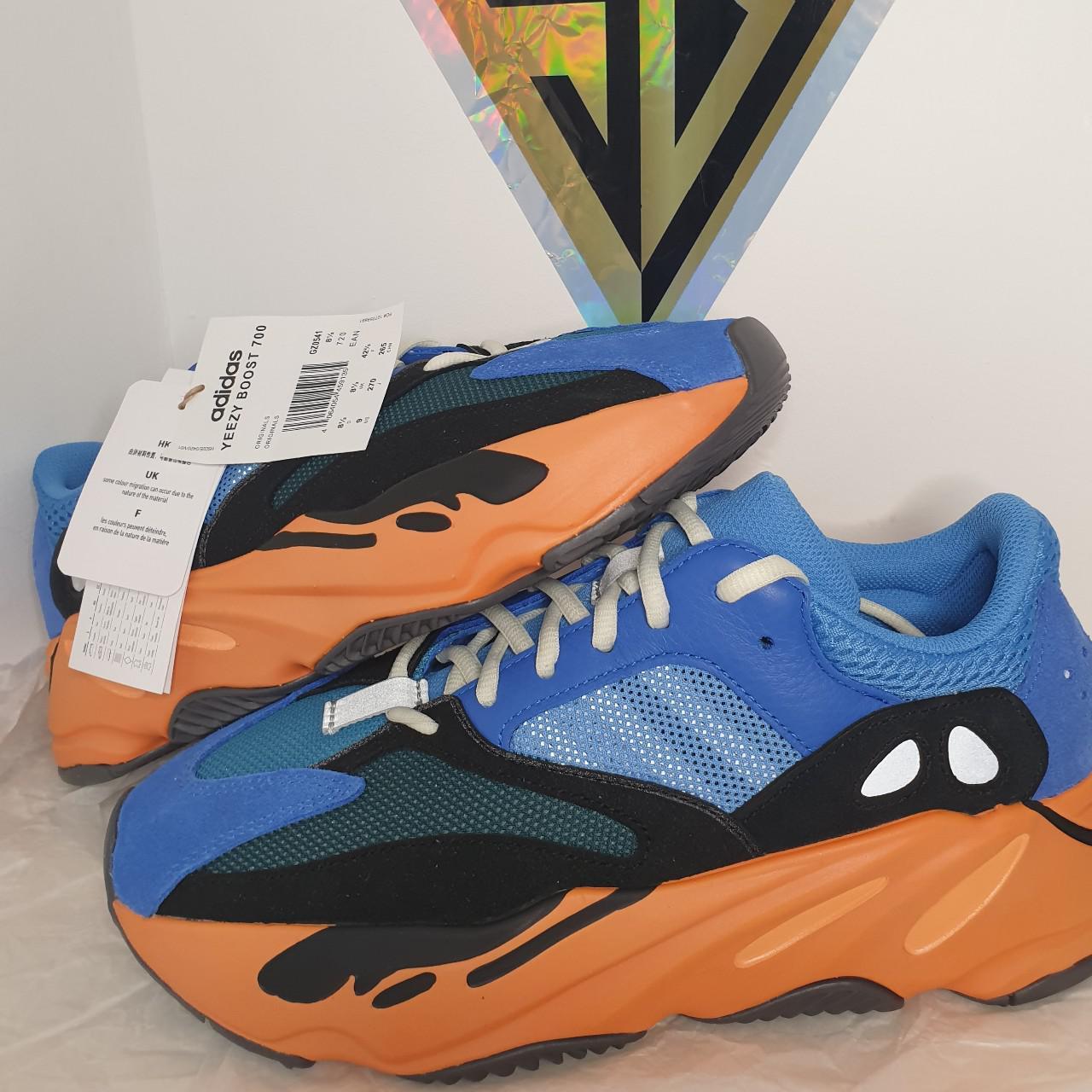 Les shop yeezy 700