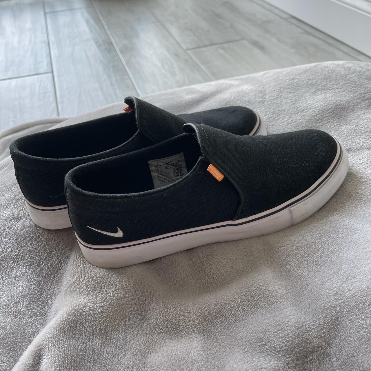 Nike court outlet royale slip ons