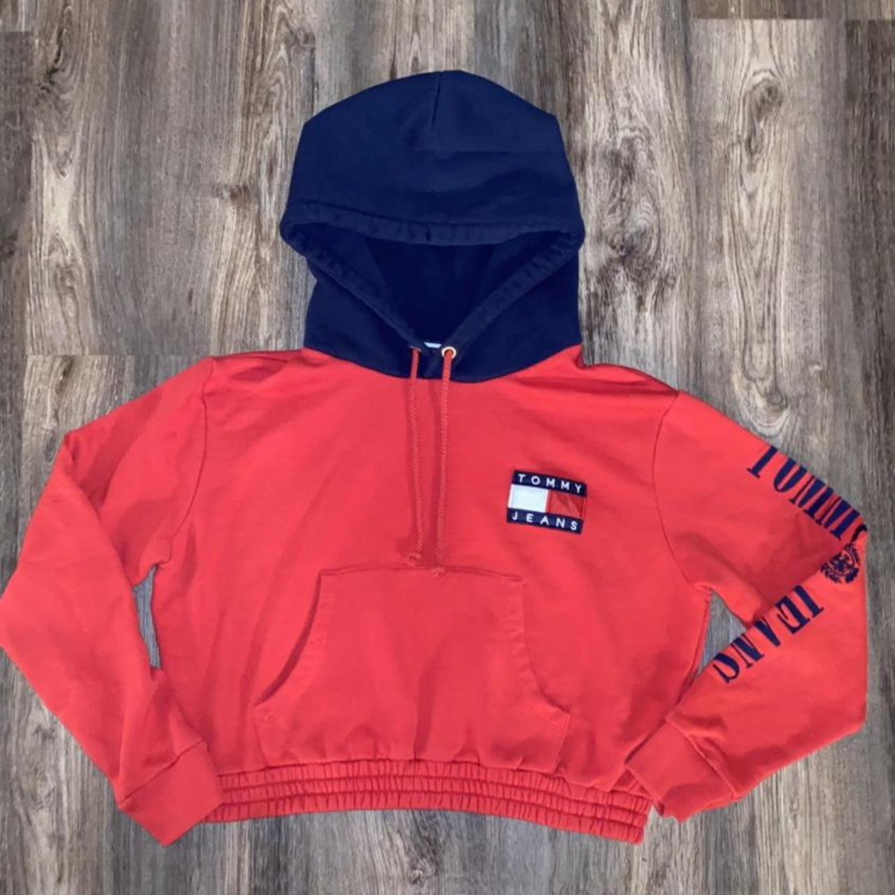Tommy Hilfiger cropped pullover hoodie in amazing... Depop