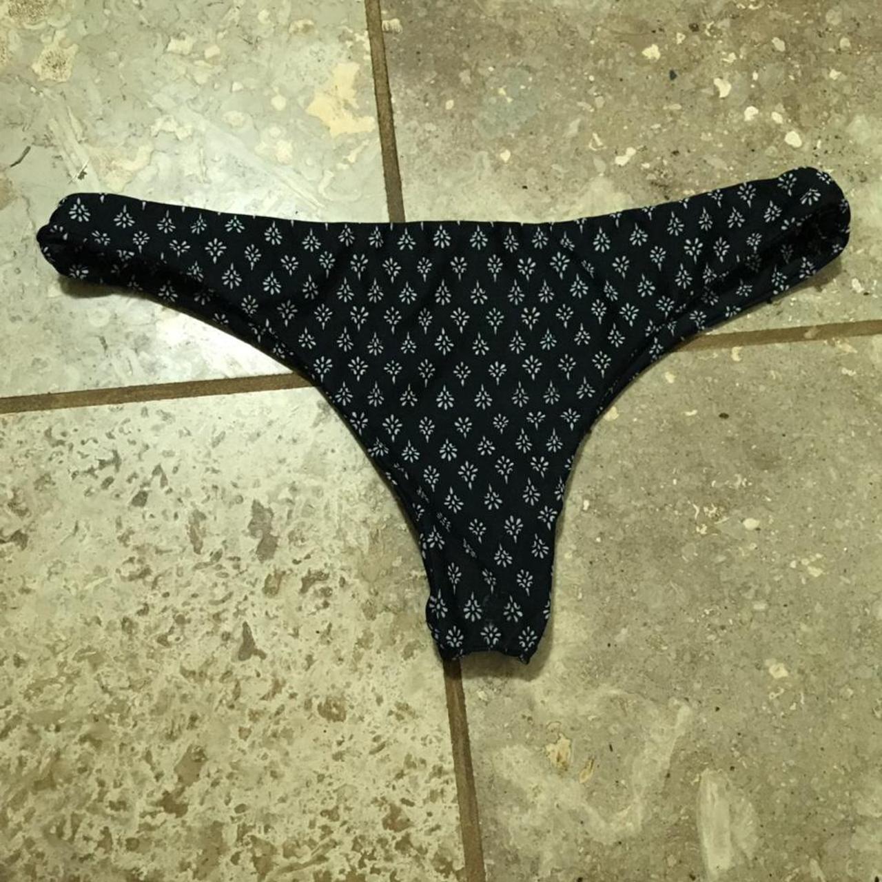 Product Image 1 - Benoa Swim Bikini Bottoms

Size Large