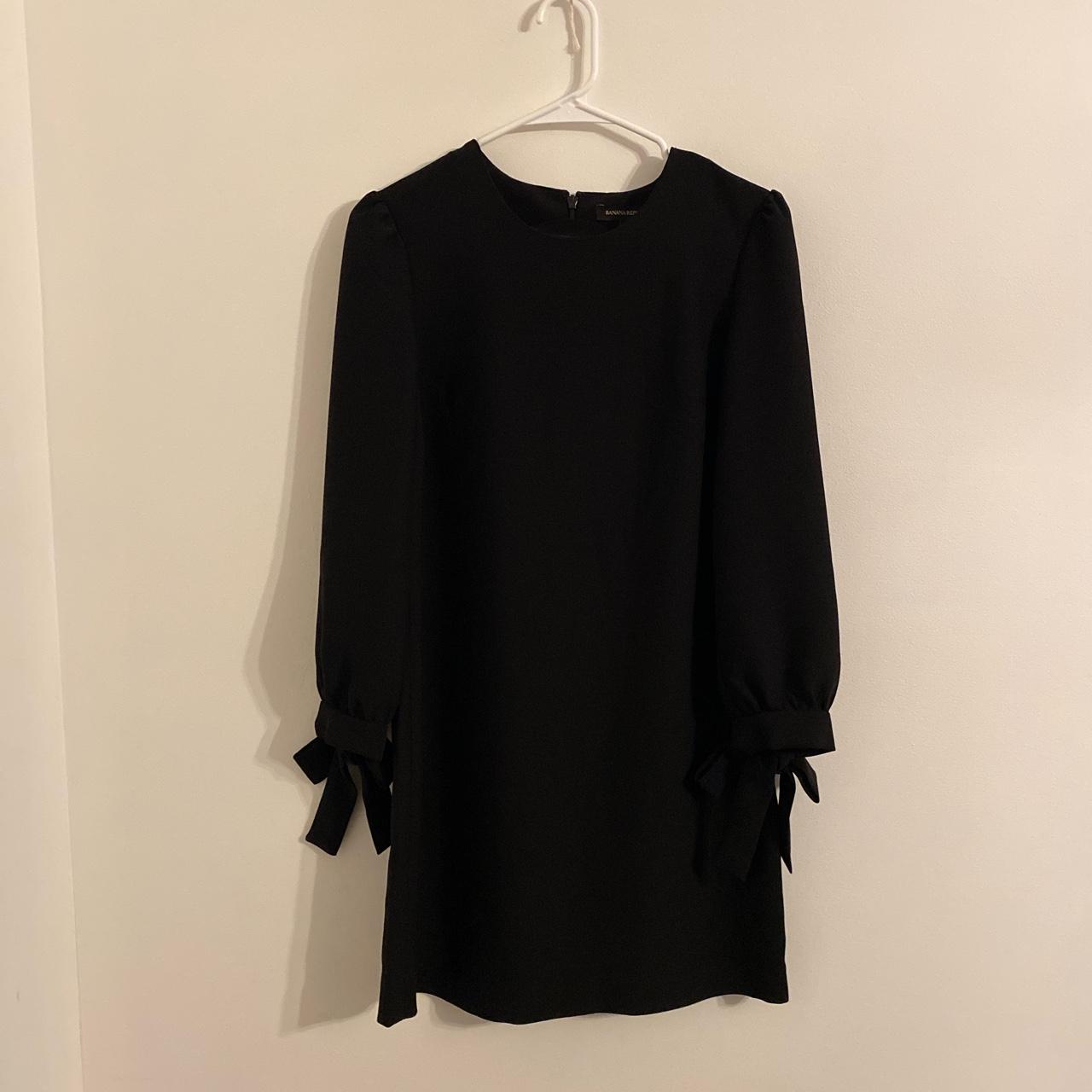 Black banana republic dress. It has bows on the sleeve - Depop