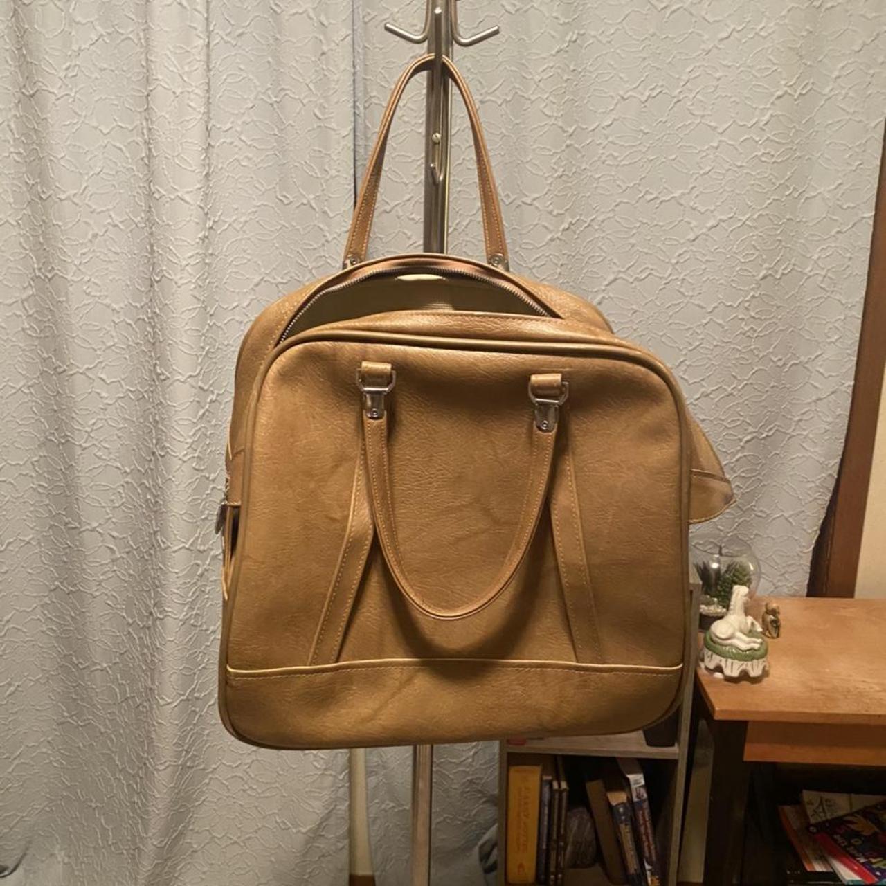 Vintage American Tourister leather travel bag 🇺🇸... Depop