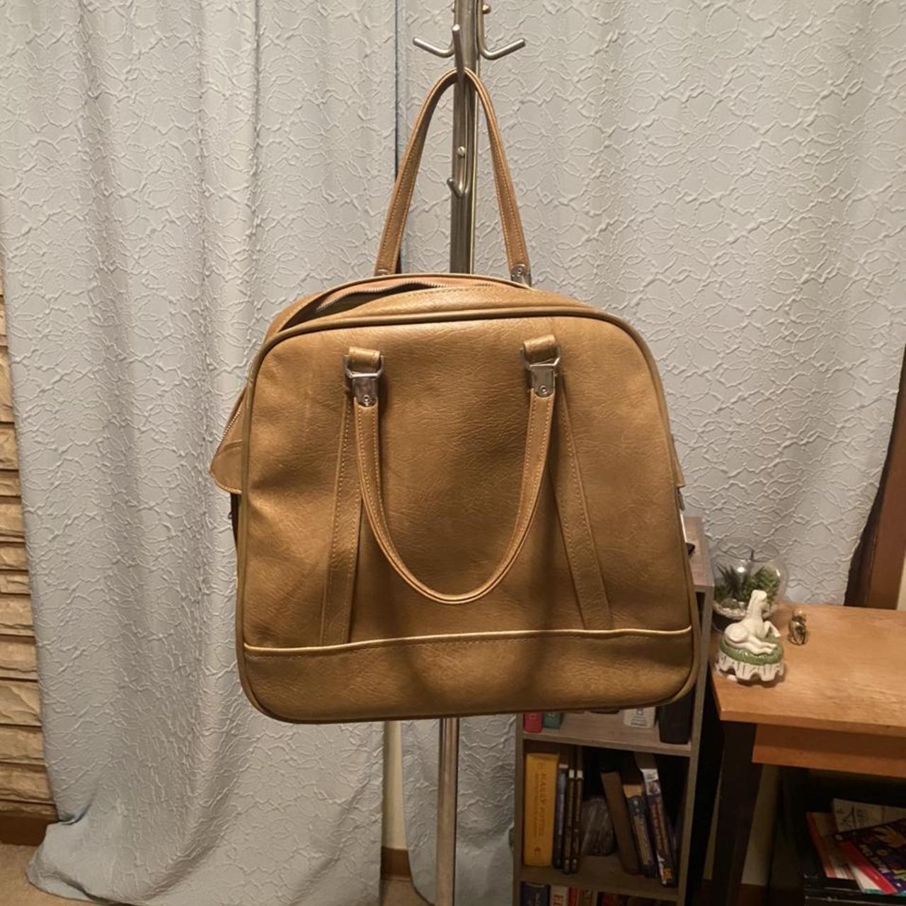 Vintage American Tourister leather travel bag 🇺🇸... Depop