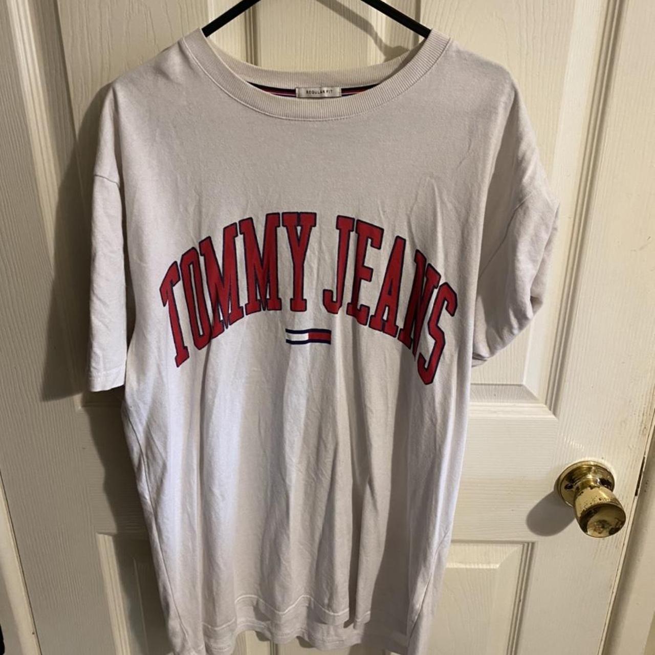 Tommy Hilfiger Men's White and Red T-shirt | Depop