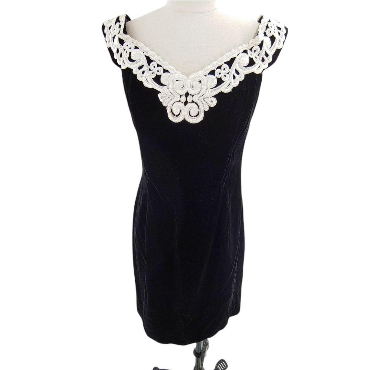 · like new vintage condition · lovely luxe velvet... Depop