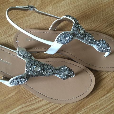 bcbg sandals flat
