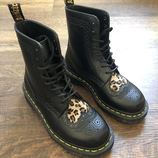 Dr martens bentley ii heart black hotsell