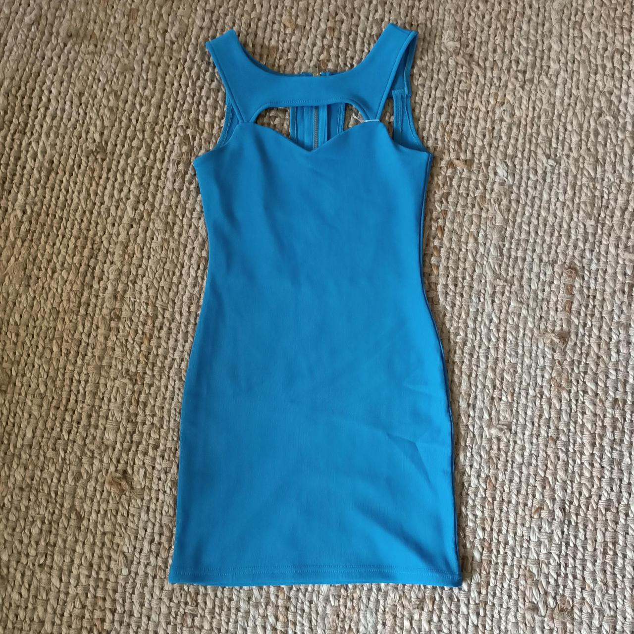 Cute retro bodycon dress! Has back cut out... - Depop