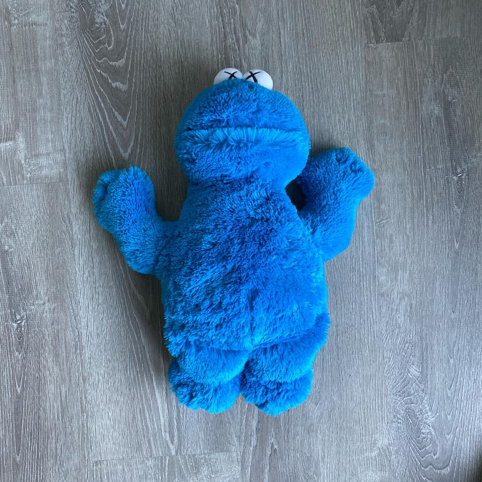 Kaws sesame street uniqlo cookie monster store plush toy blue