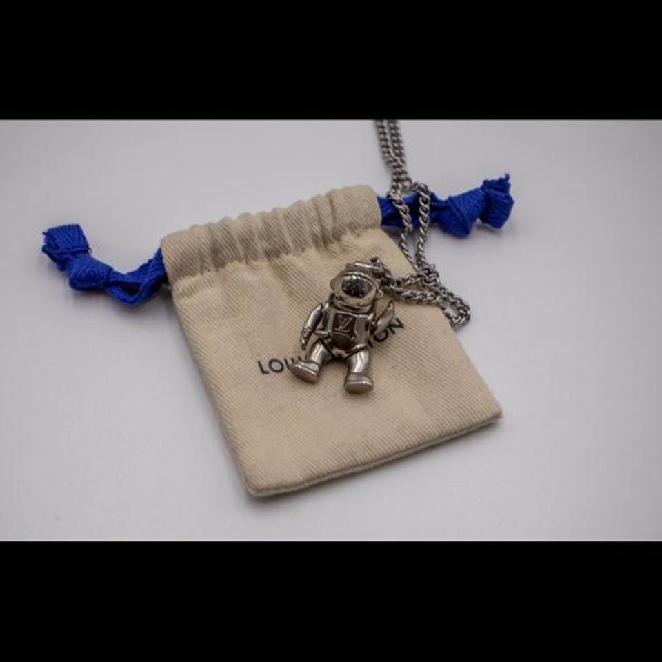 Shipping Included Louis Vuitton Astronaut Necklace mens accessories