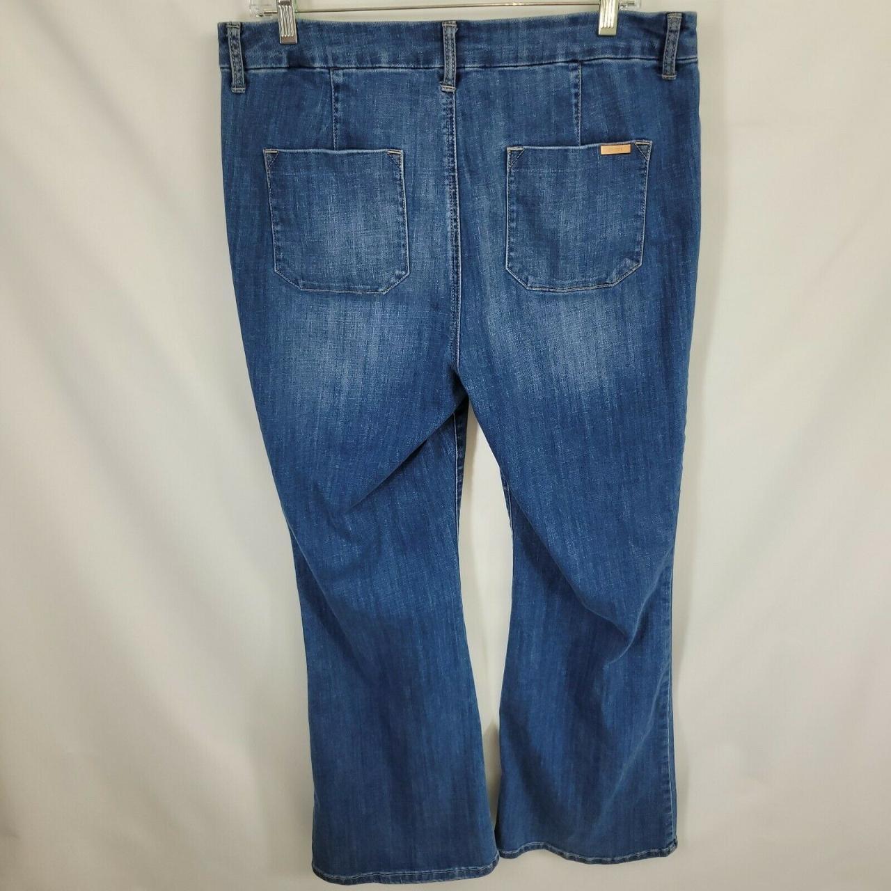 Chico's Size 2 So Slimming Girlfriend Flare Jeans... Depop