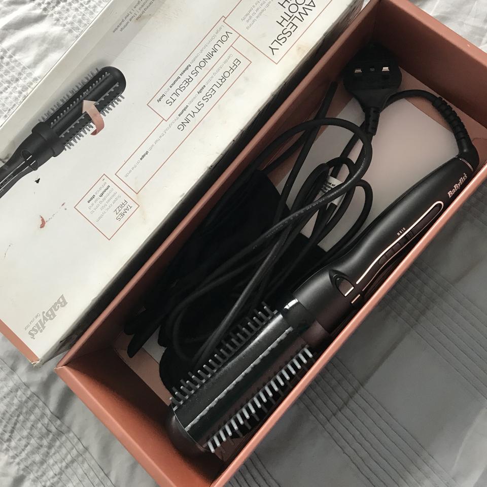 Babyliss sheer volume hot rotating brush. Amazing. Depop