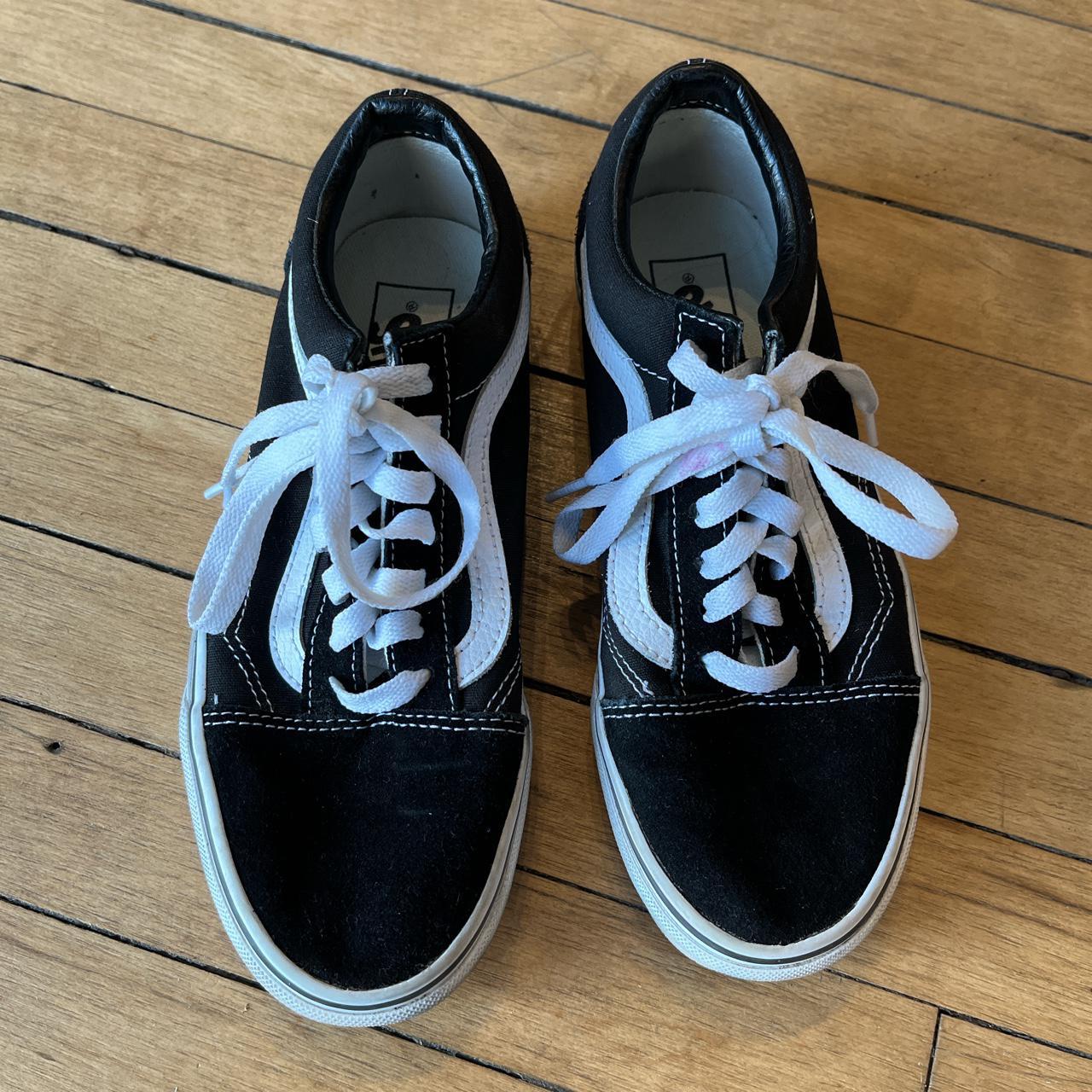 Black and white old best sale skool vans size 7