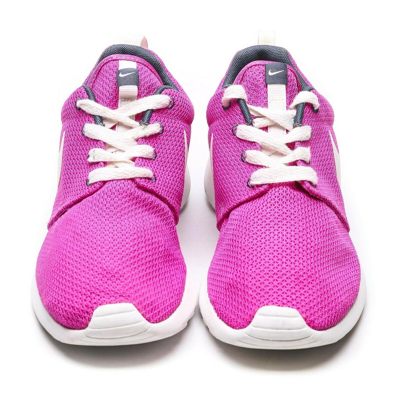 Nike Women's Pink and White Trainers (2)