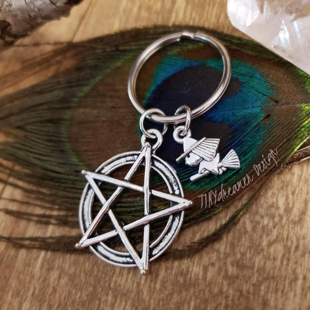 Silver Pentagram Witch Keychain, ~Pentacle of...