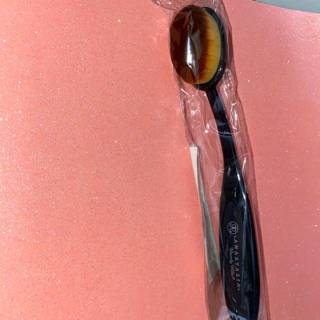 Anastasia Beverly Hills make up brush Brand new in... Depop