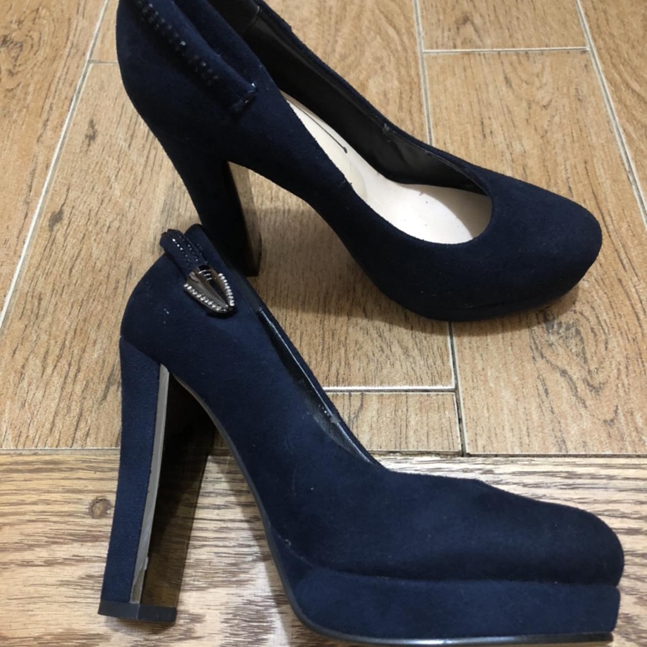 Navy pumps hot sale size 5