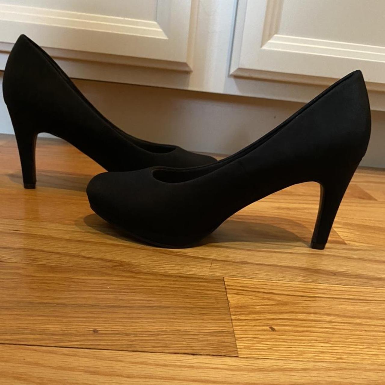 Naturalizer black hot sale suede pumps