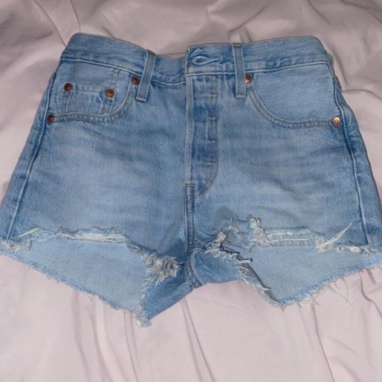 depop levi shorts