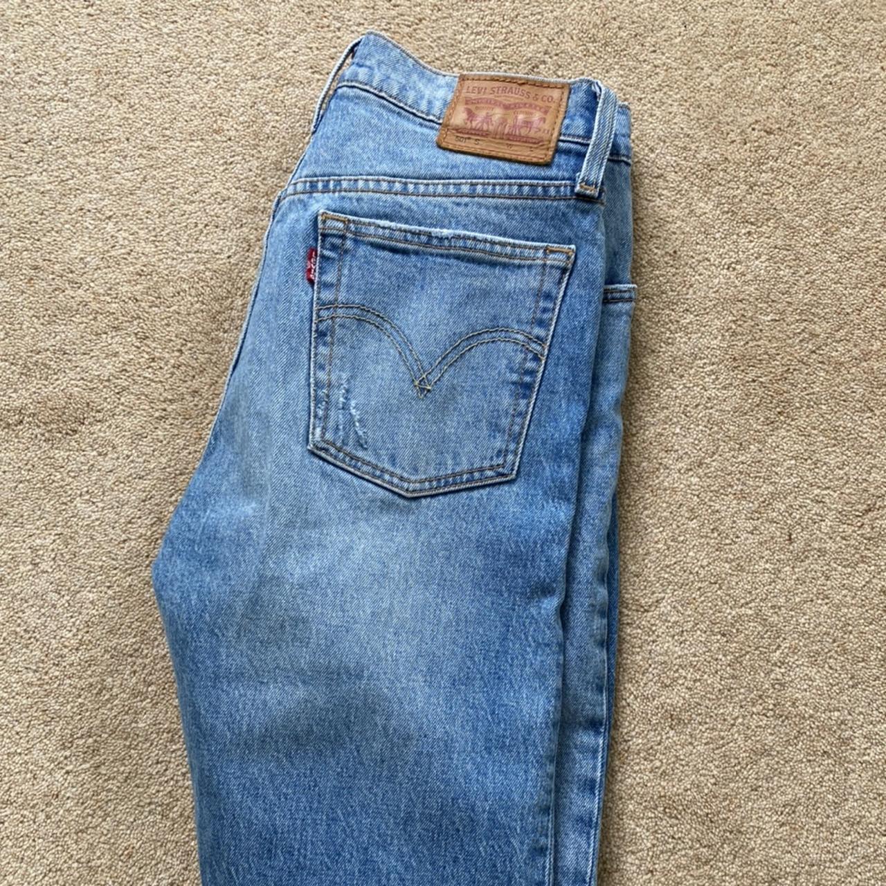 LEVIS STRAIGHT LEG JEANS W26 L32 MID RISE In really... - Depop