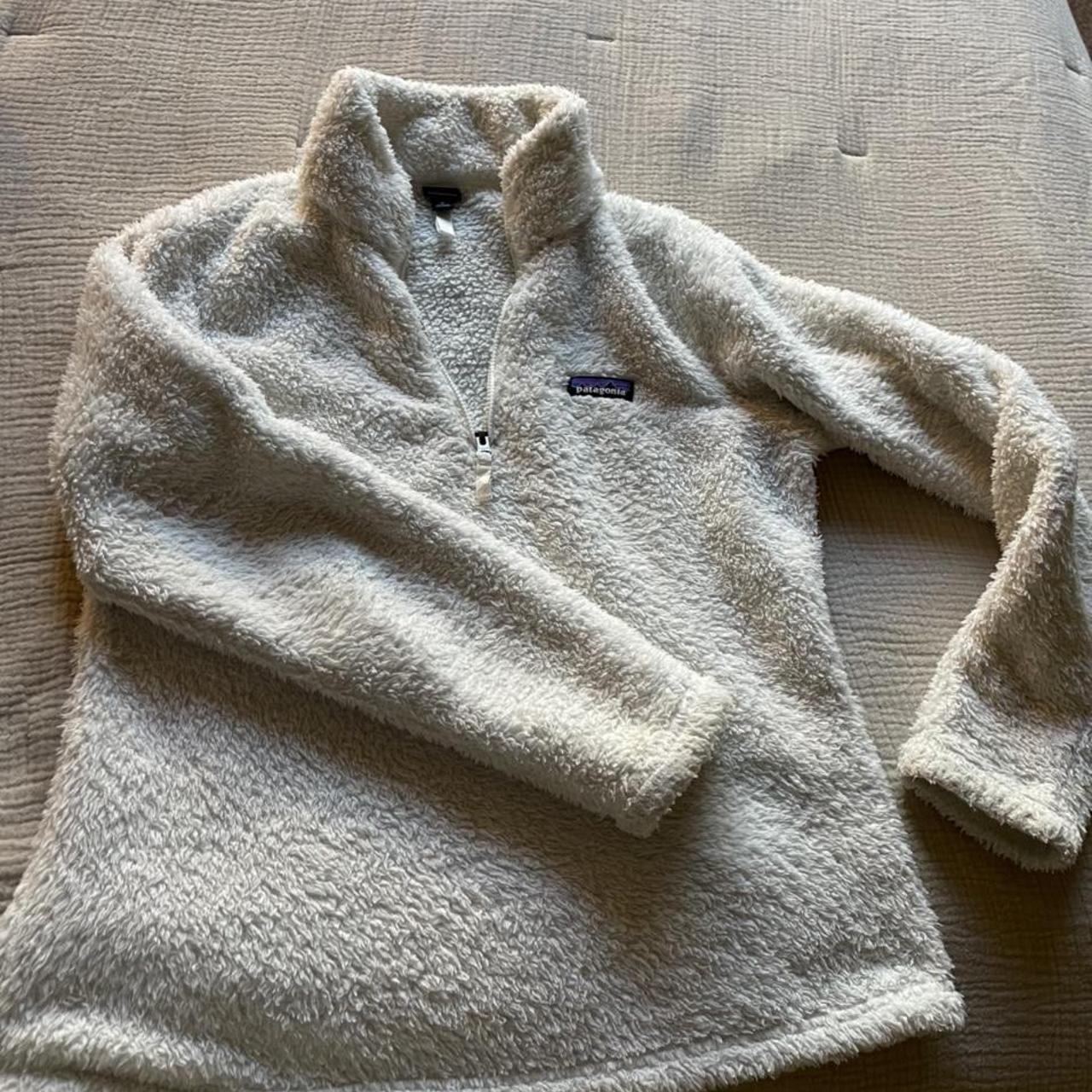 WOMENS SIZE MEDIUM WHITE FUZZY FLEECE PATAGONIA HALF Depop