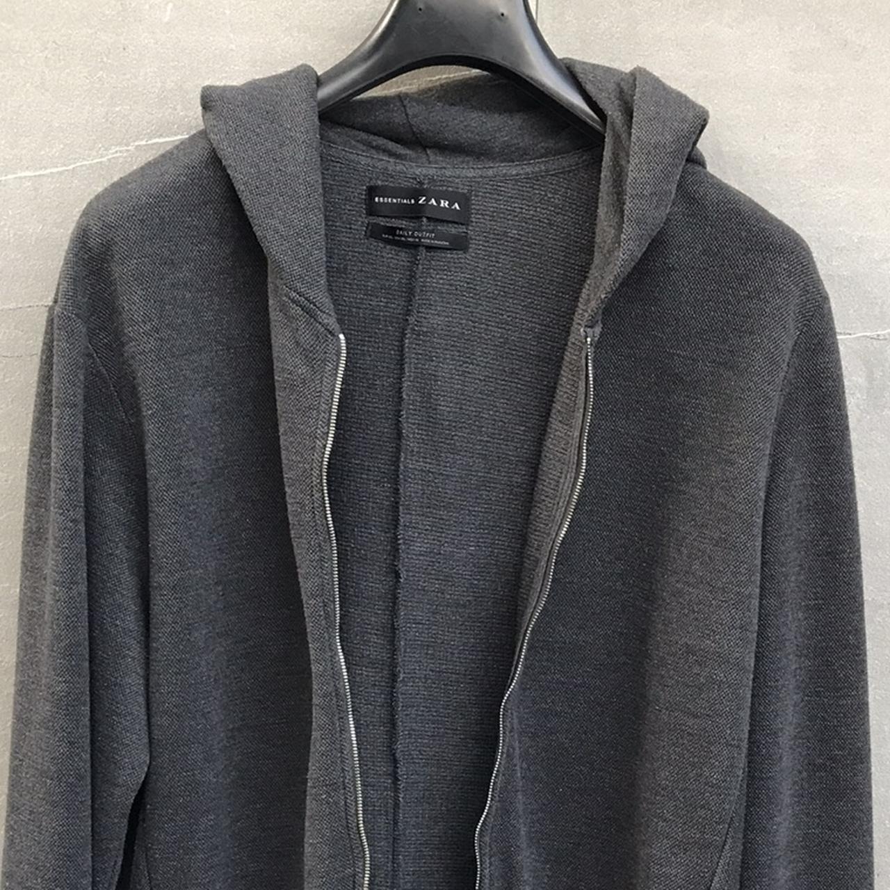Felpa con zip grigio antracite di Zara Uomo, Depop