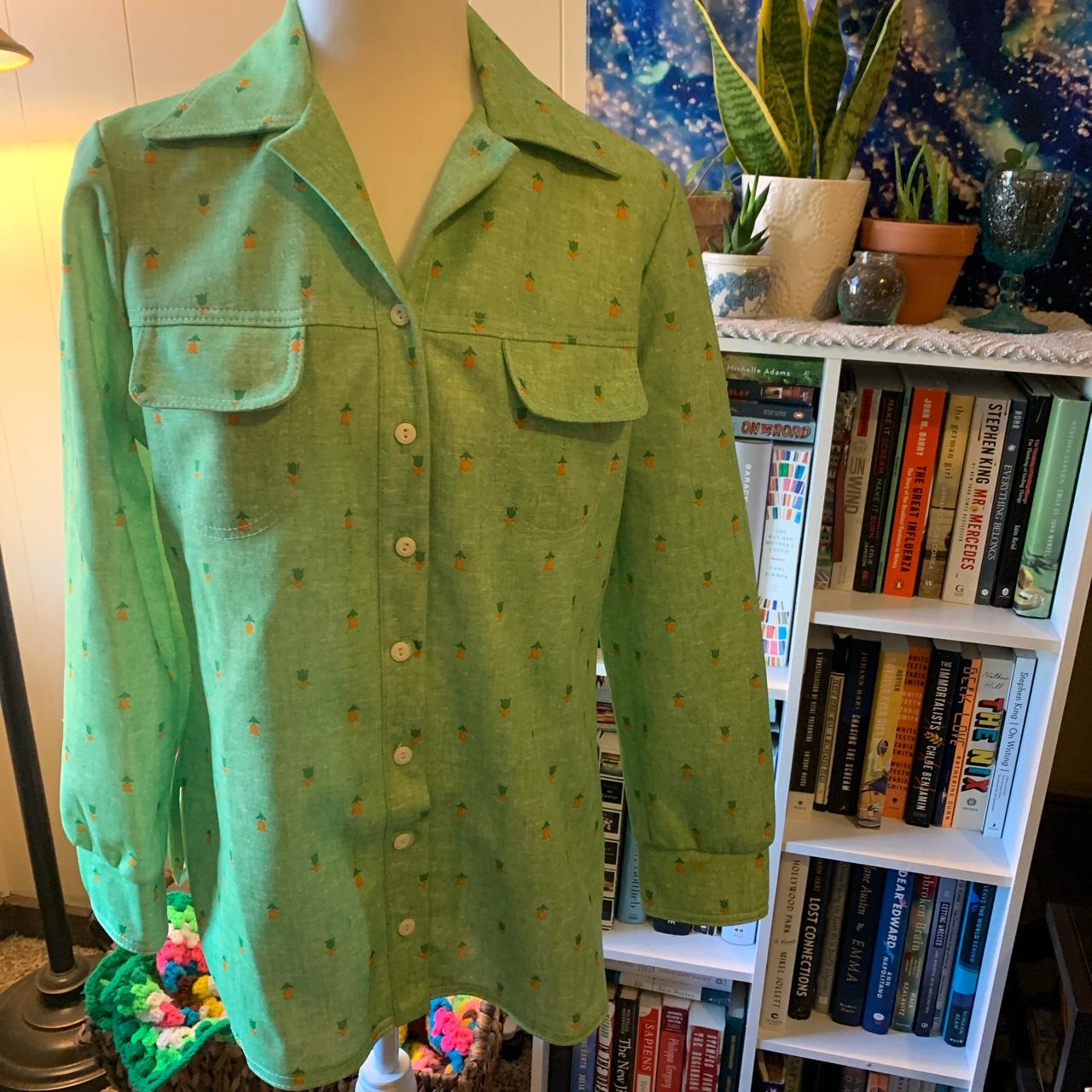 Super cute 80s vintage 3/4 sleeve sweatshirt. Has a | Depop