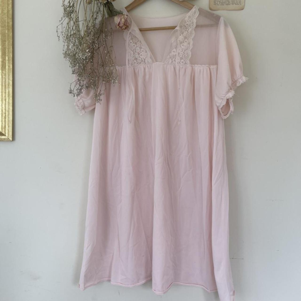 Vintage babydoll nightgown. No tags but would best... - Depop