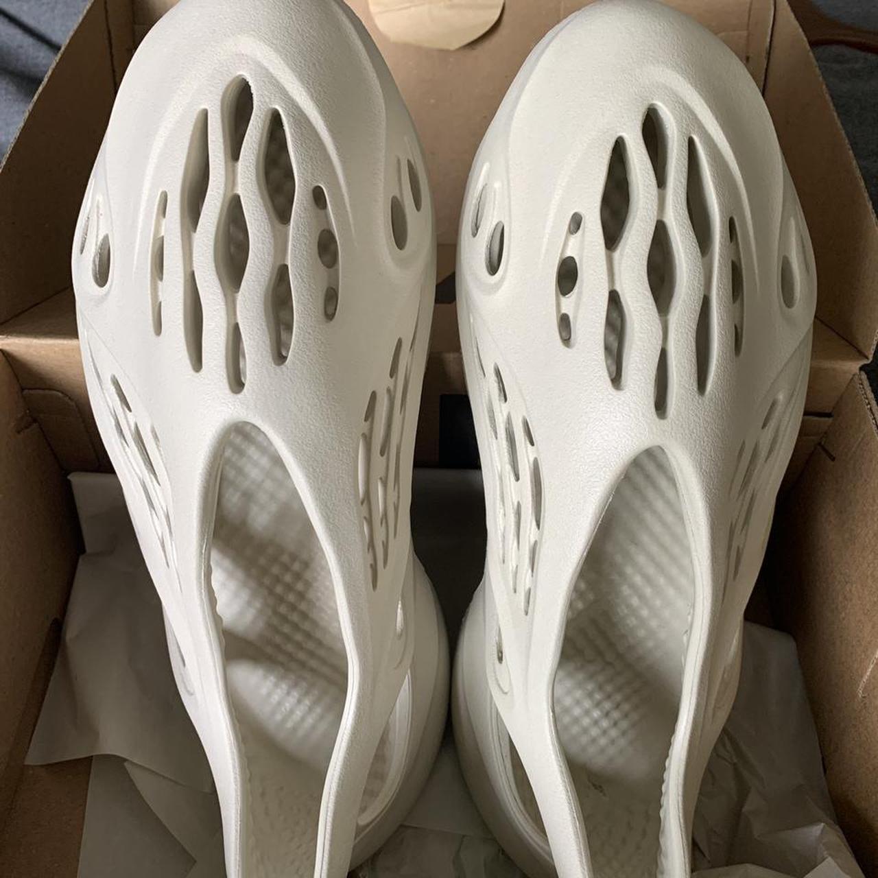 yeezy rnnr sand