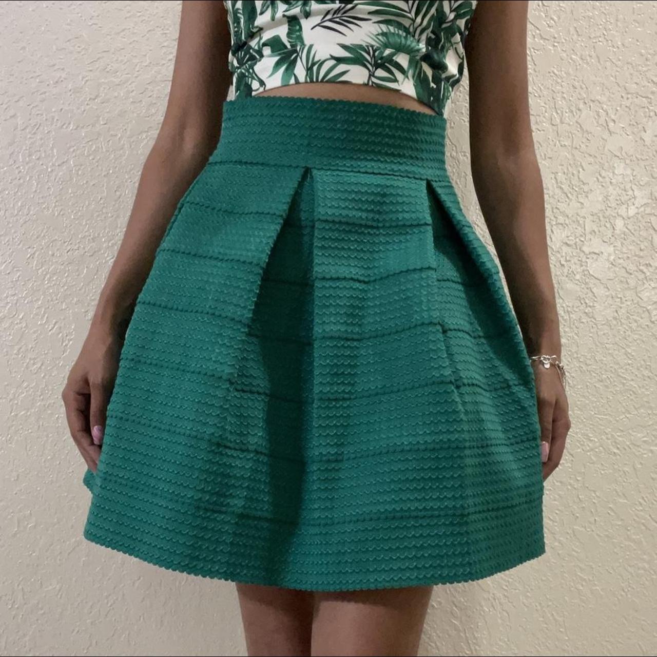 Product Image 1 - Green pleated skirt! Very structured