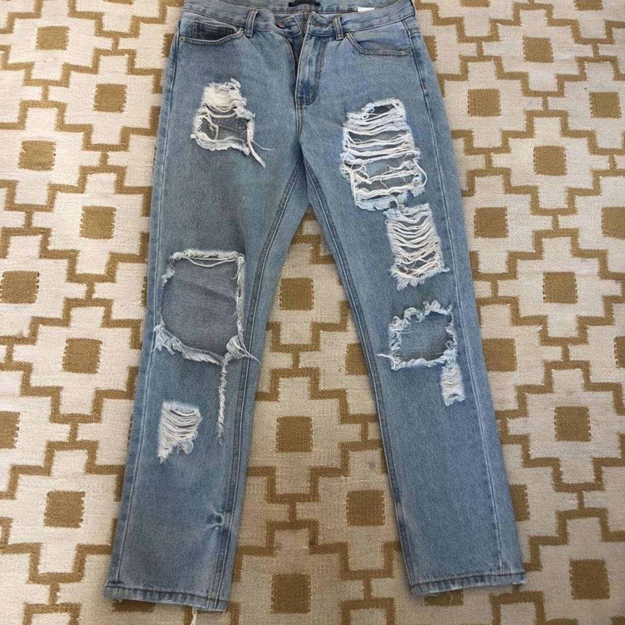 Brandy Melville distressed jeans. Classic denim