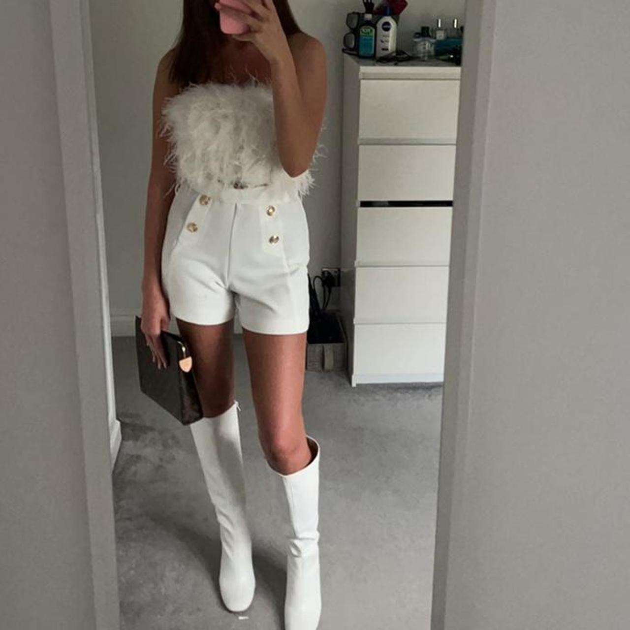White shorts with gold buttons from Size