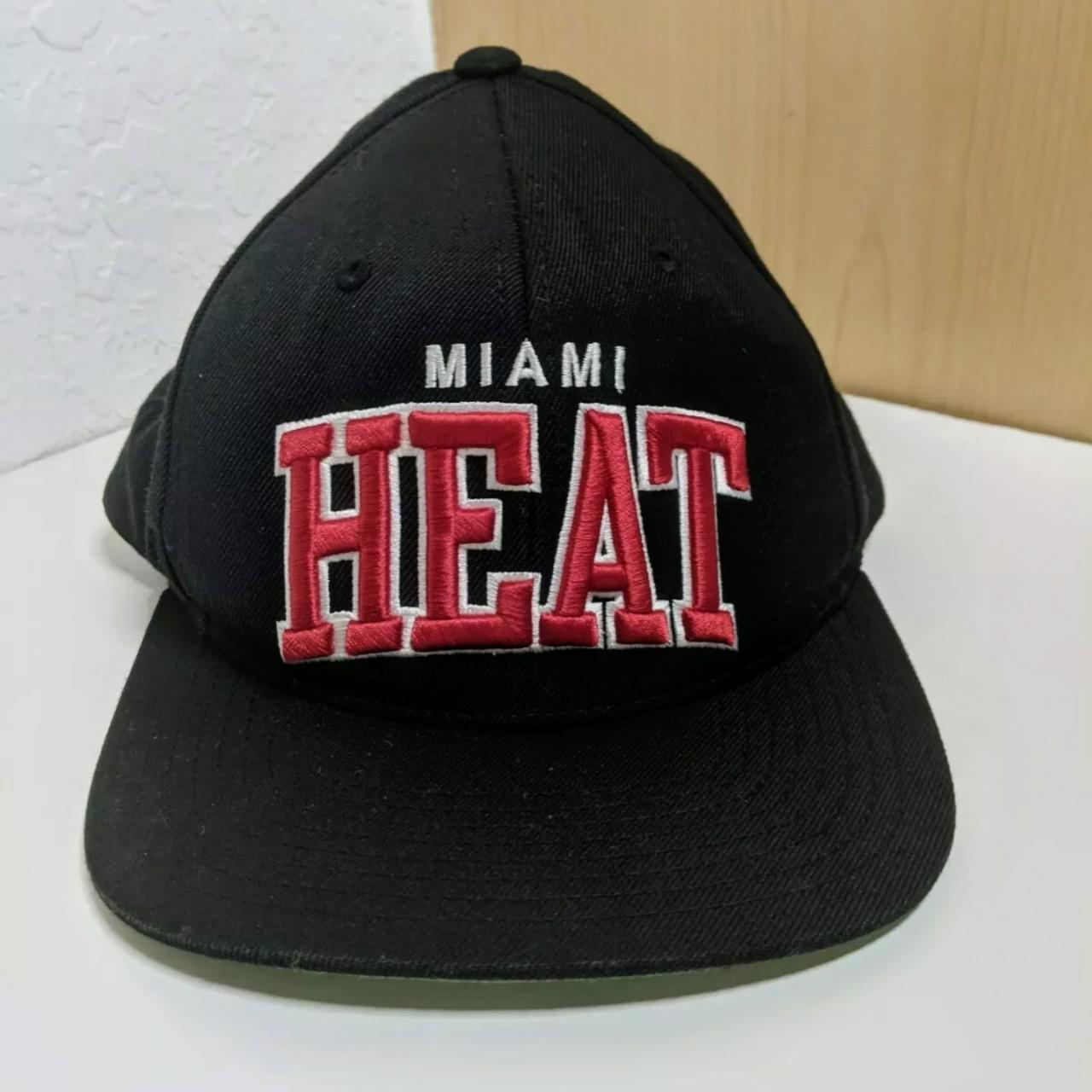 Mitchell & Ness Red/Black Miami Heat Hardwood Classics Snapback Hat