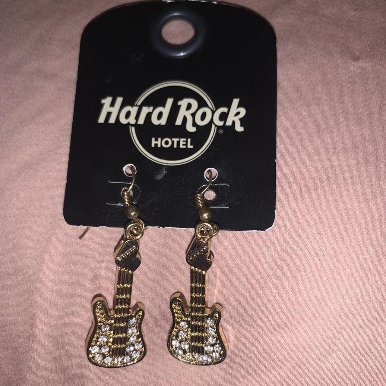 BWL hard rock hotel guiterpick pendant