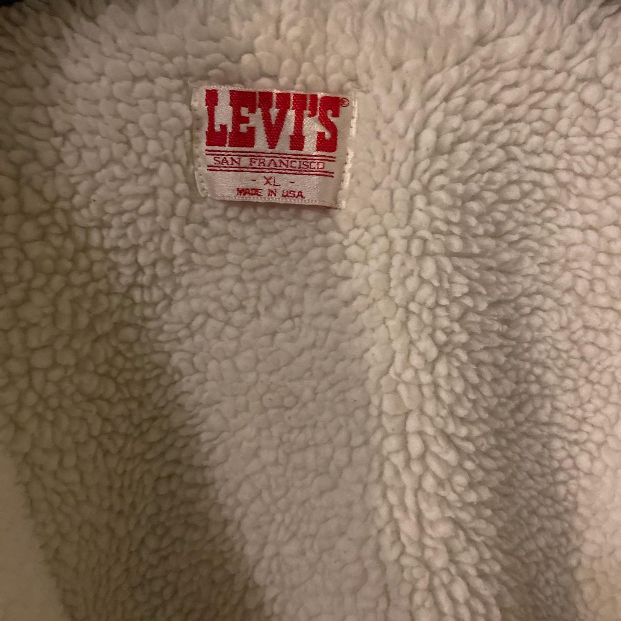 Size xl Levi’s white denim jacket with fleece inner... - Depop