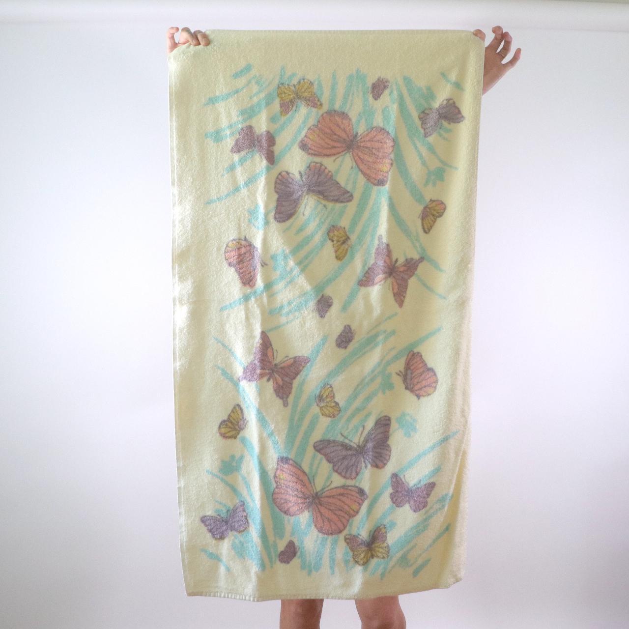 1970s Vintage Cotton Bath Towel by Dundee Fieldcrest... Depop