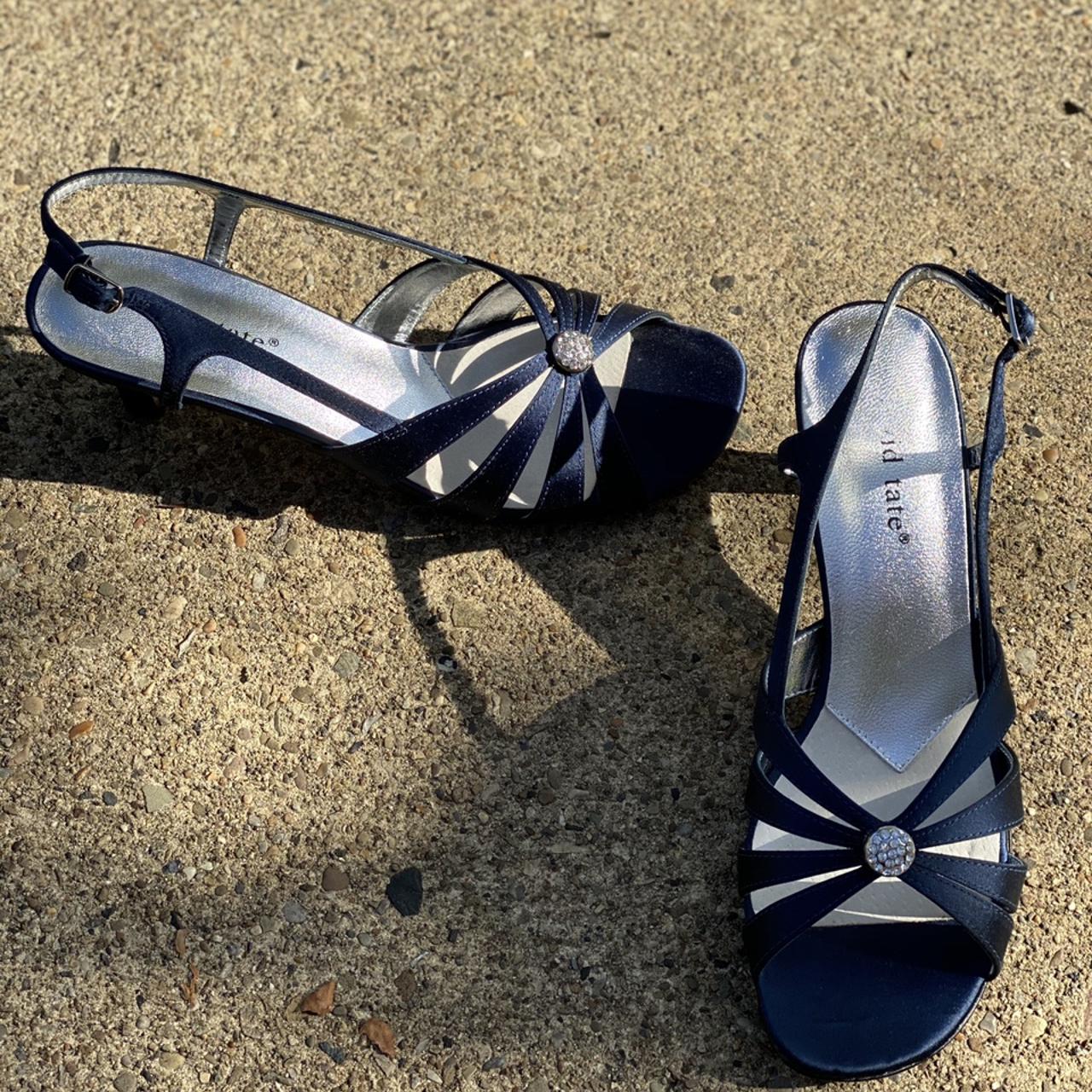 9 Best Color Shoes to Wear With a Navy Dress: Outfit Ideas