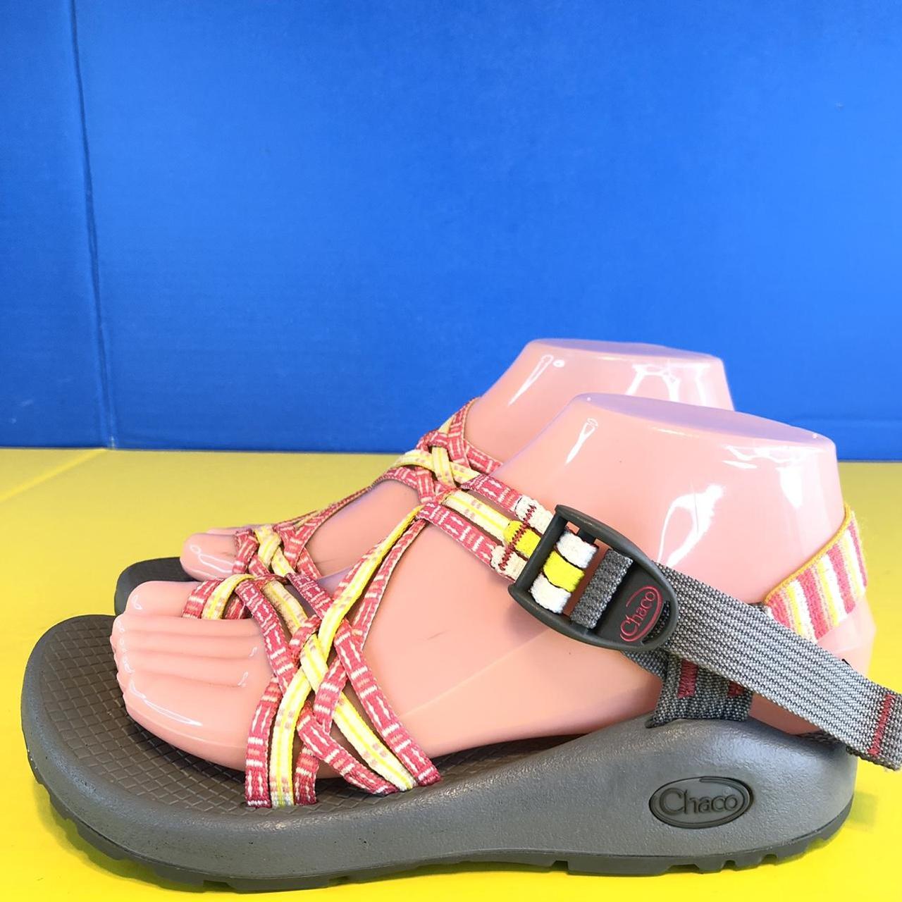 chaco toe loop tightens while walking