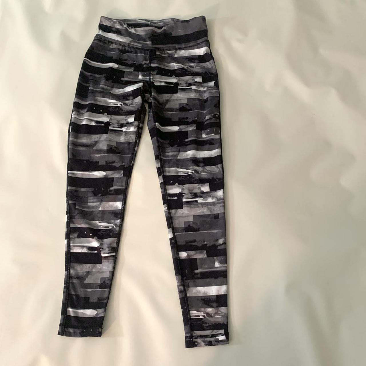 Everlast Black and White Patterned Workout... - Depop