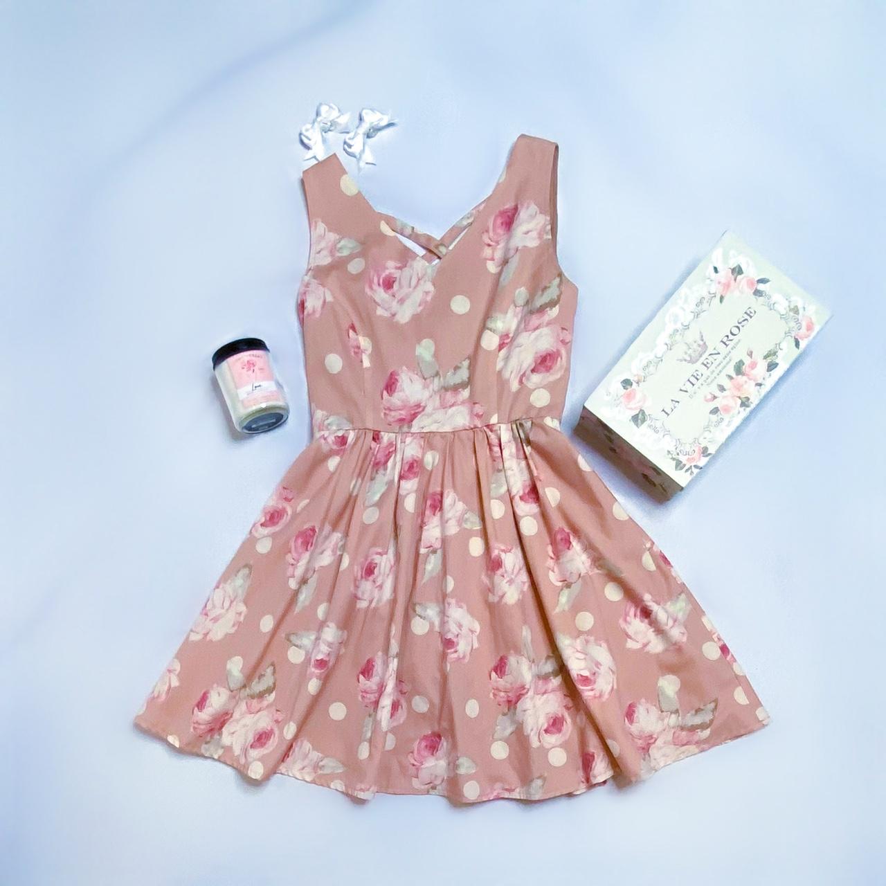 Feel pretty in pink in this feminine and floral Liz Depop