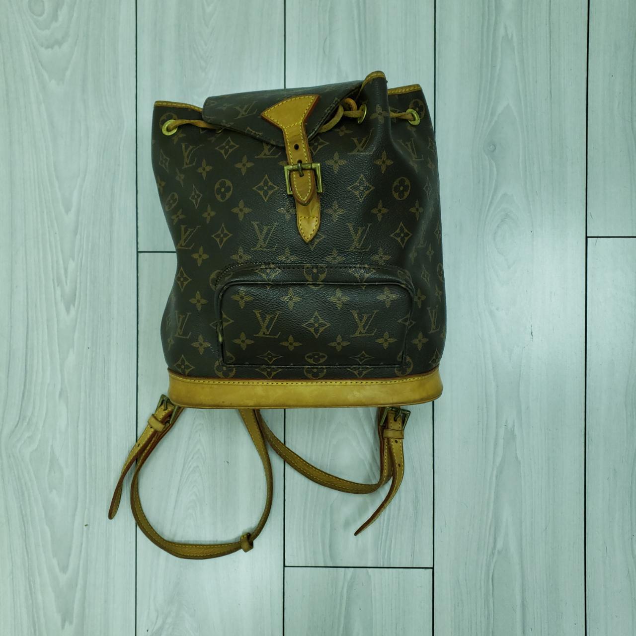 AUTHENTIC Louis Vuitton back pack 9/10 condition - Depop