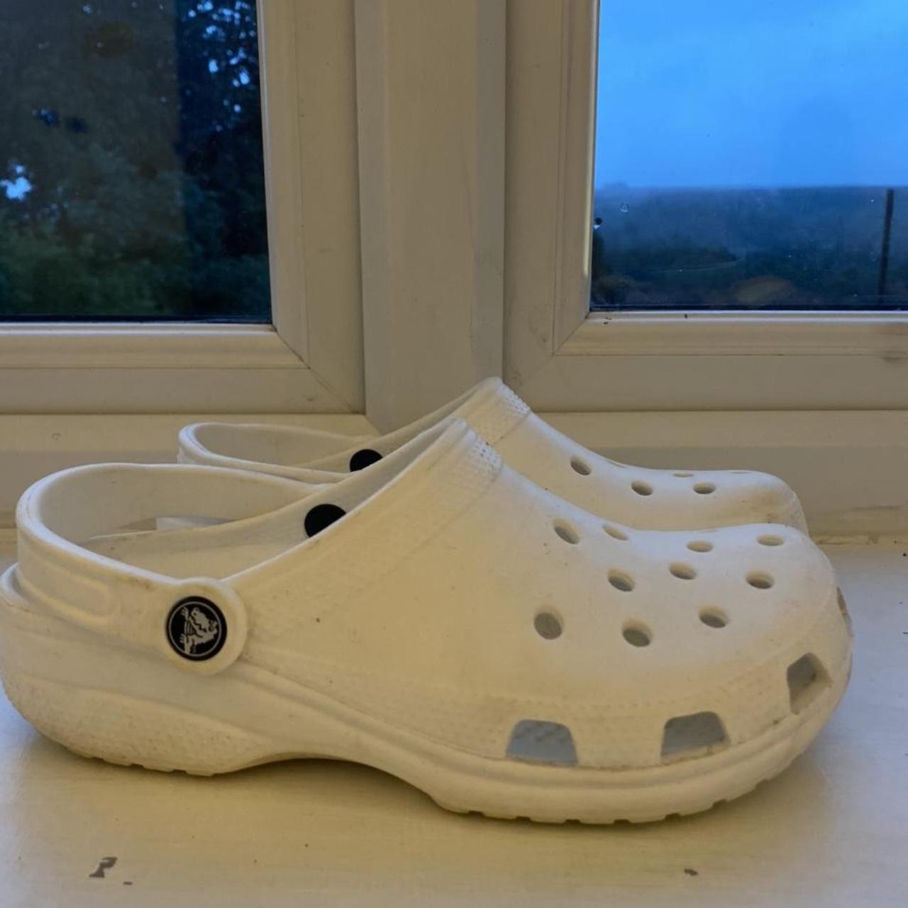 infant size 5 white crocs