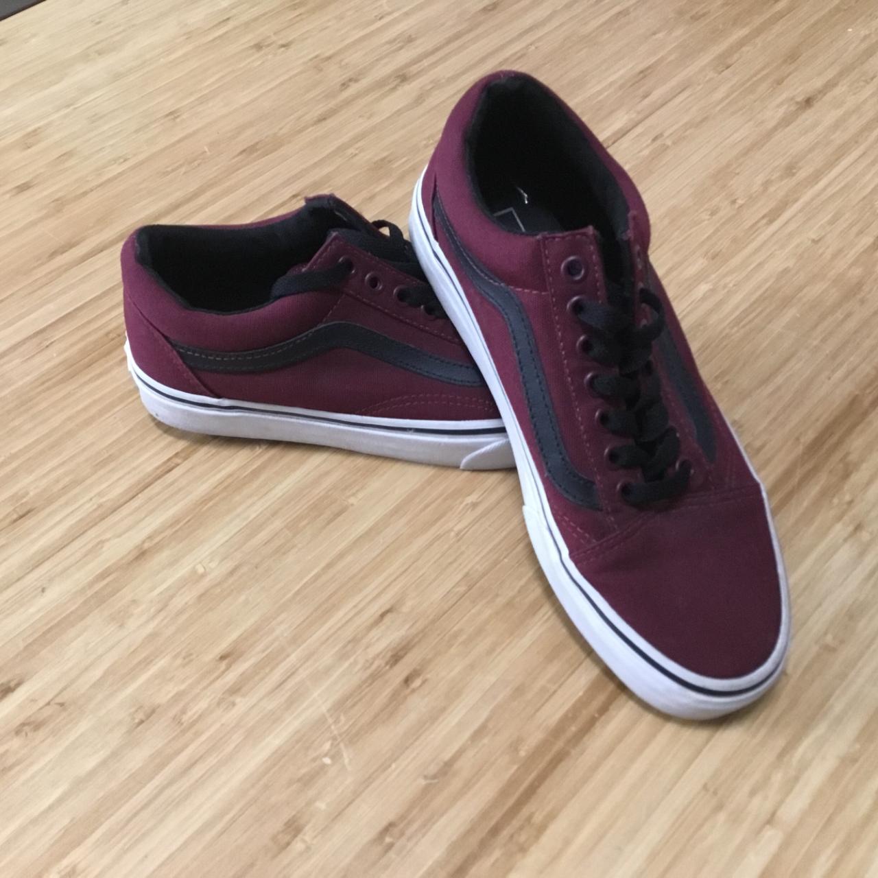 Maroon vans black laces hotsell