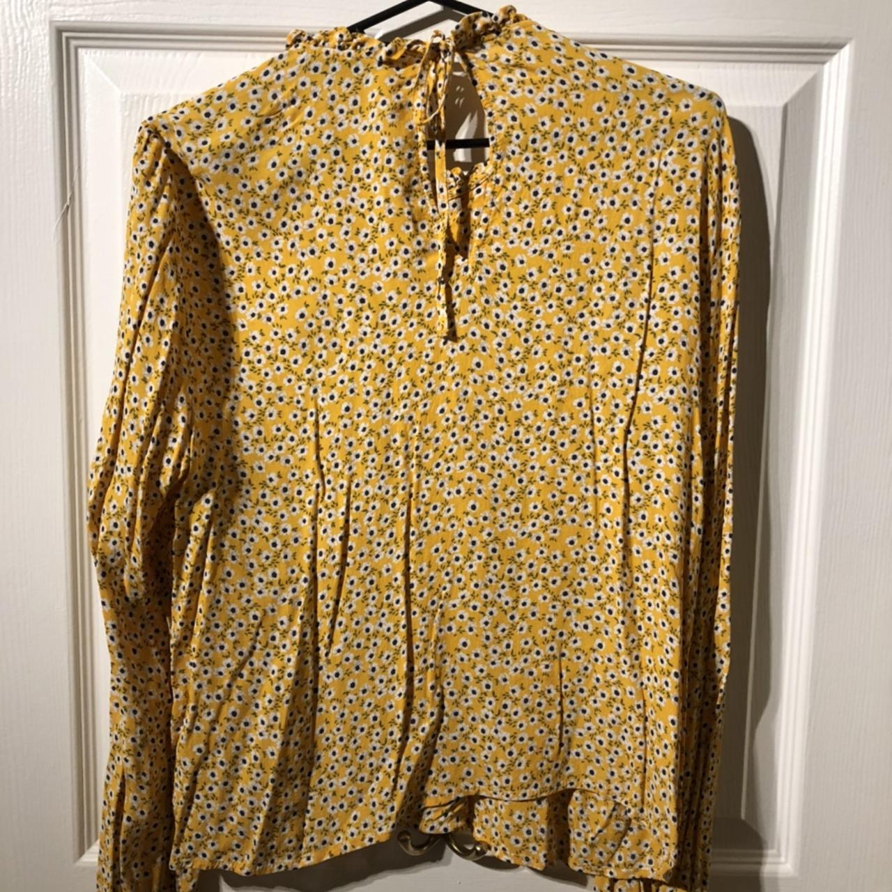 Zara Women Floral Pleated Top/Blouse In excellent... - Depop