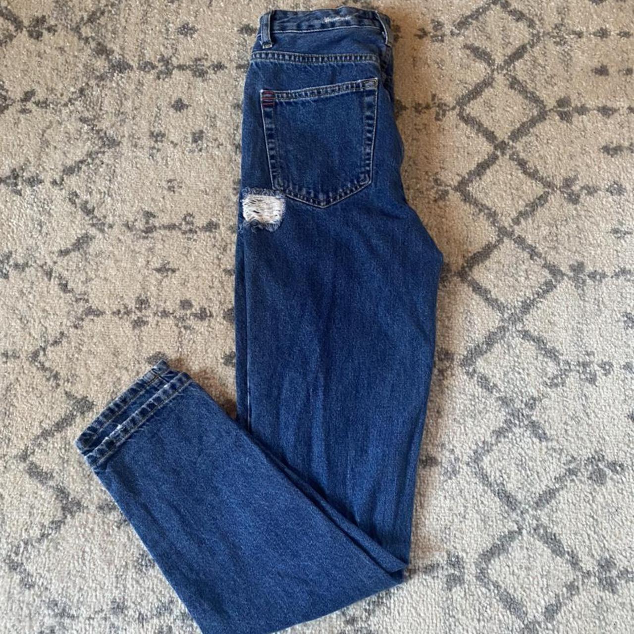 urban outfitters ripped mom jeans