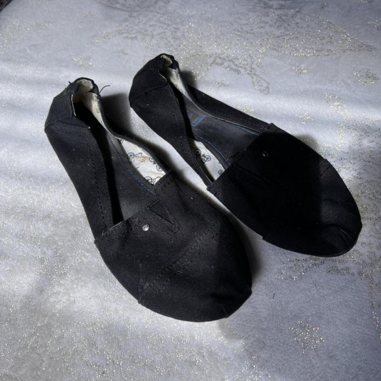 Black flats womens shoes. Similar to TOMS. Used but... Depop