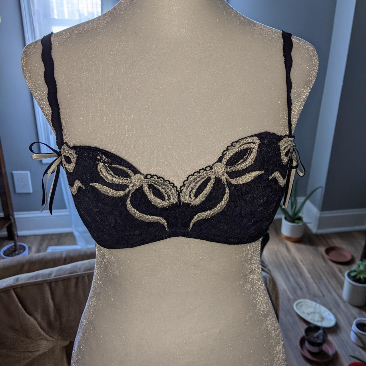 Chantal Thomass Women's Navy and White Bra