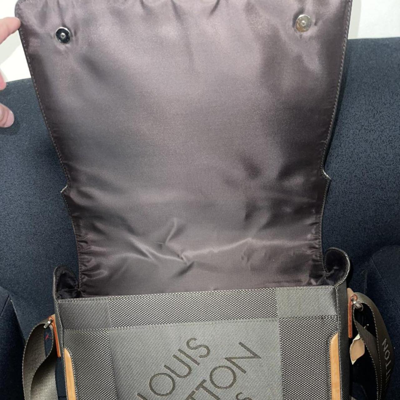 Authentic Louis Vuitton Damier Geant Canvas Messenger Bag – Paris Station  Shop