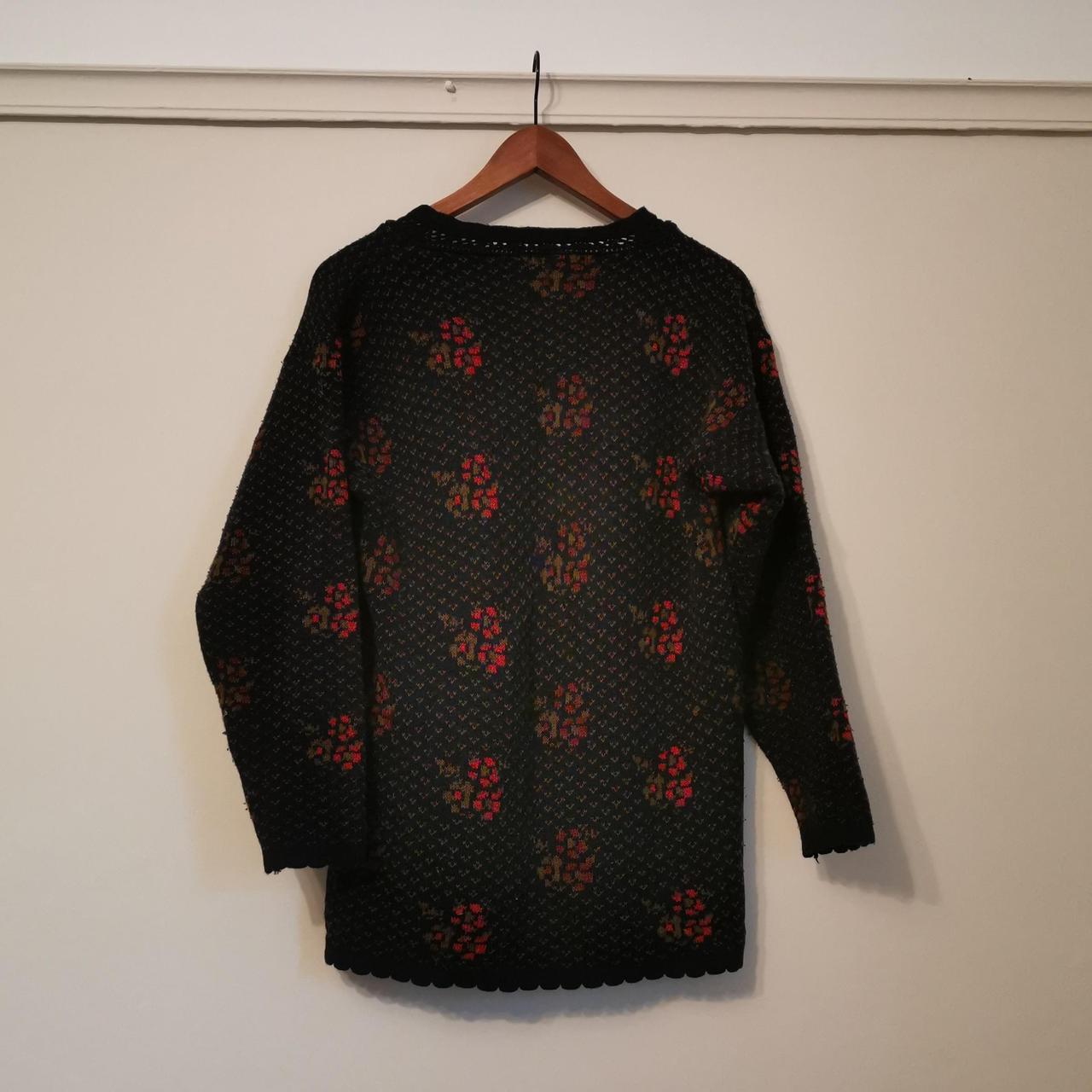 Gorgeous winter wooly floral jumper with v-neck.... - Depop