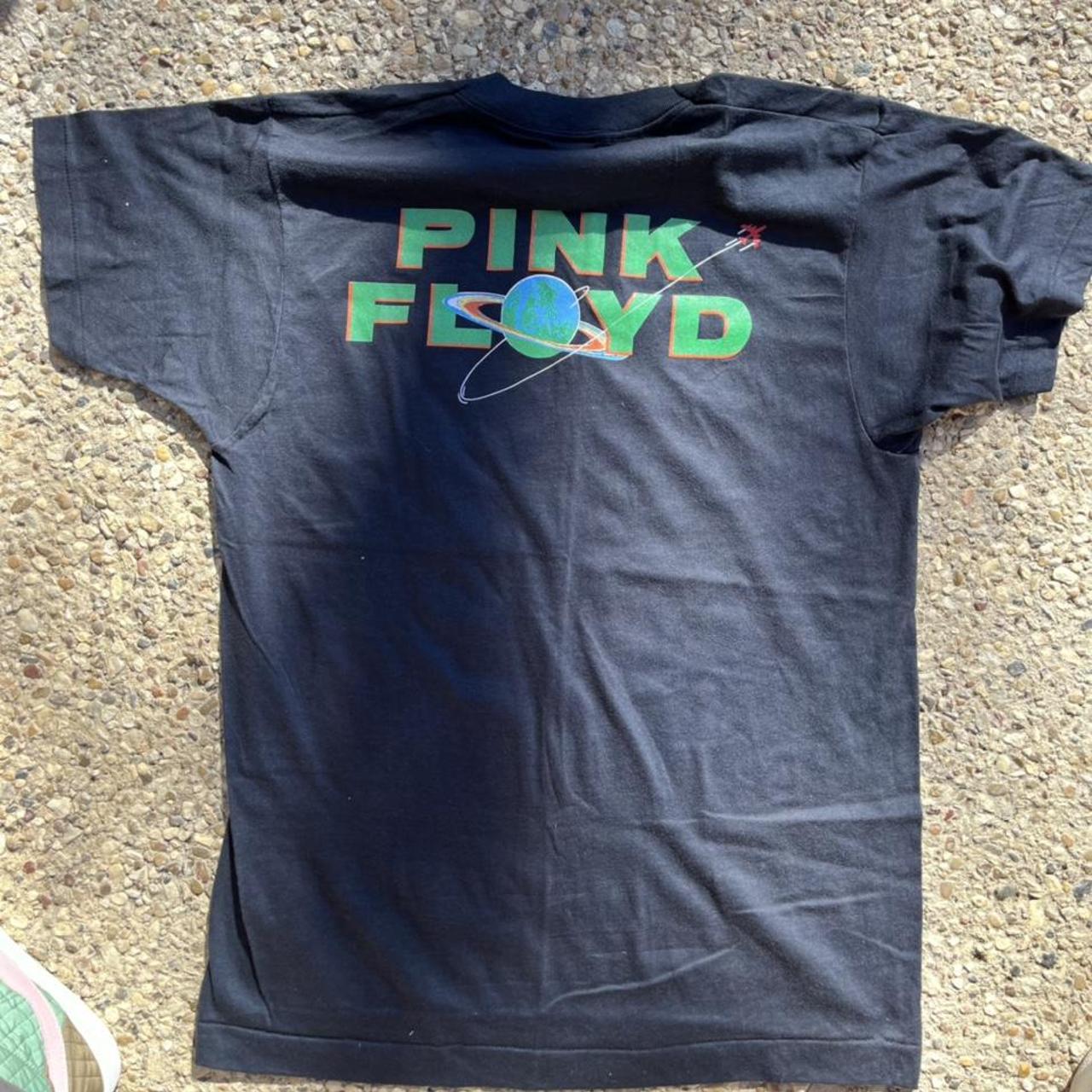 1987 pink floyd shirt extremely rare. single stitch